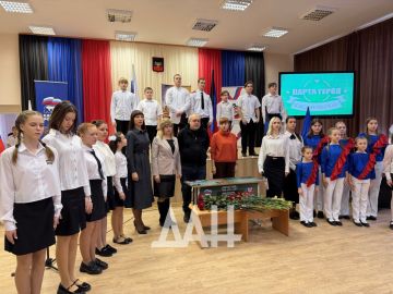 В донецкой школе №88 открыли Парту героя в честь погибших журналистов