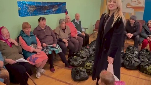 Анна Хорошун: В преддверии Нового года посетили жильцов общежития, которым были подарены продуктовые наборы, благодаря сенатору Дмитрию Рогозину и Форду "Рубежи"