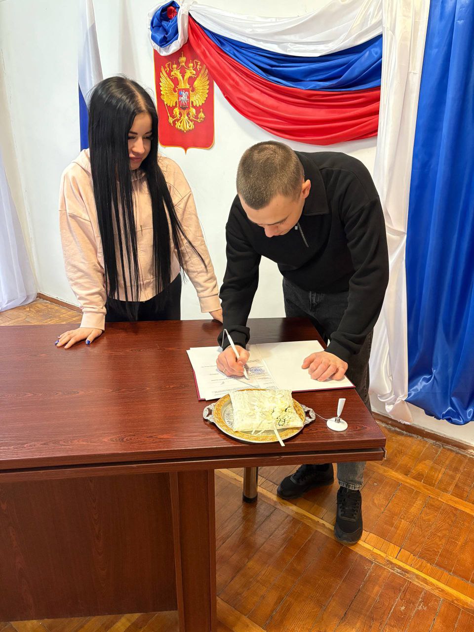 Сотрудники отдела ЗАГС Токмакского района Управления ЗАГС Запорожской области стали свидетелями прекрасного события – юбилейной регистрации брака Сотрудники отдела ЗАГС Токмакского района Управления ЗАГС Запорожской области стали свидетелями прекрасного события – юбилейной регистрации брака