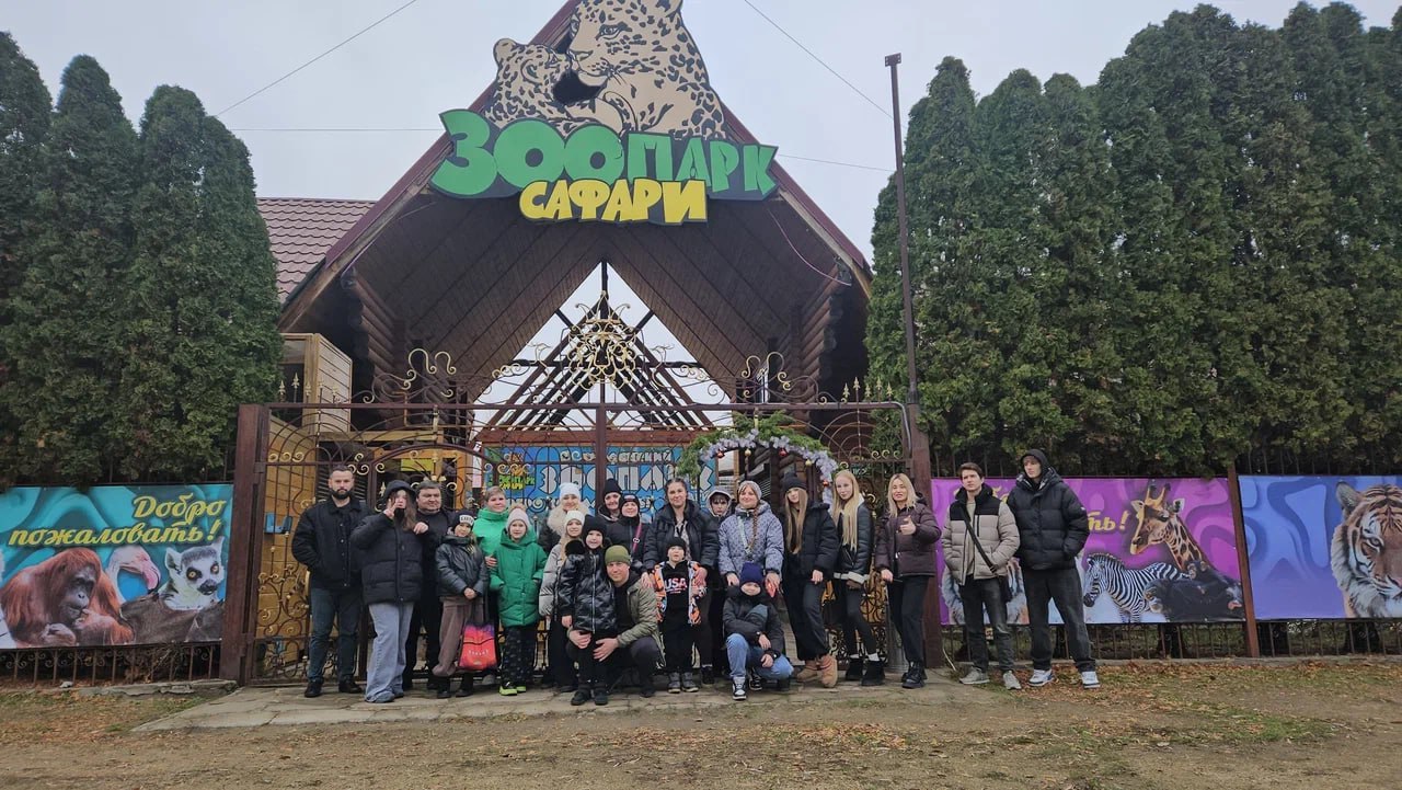 В канун Нового года дети участников СВО посетили бердянский зоопарк