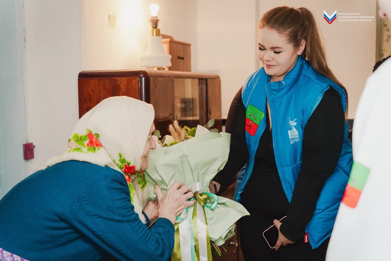«Волонтёры Победы» поздравили ветерана с Днём рождения «Волонтёры Победы» поздравили ветерана с Днём рождения