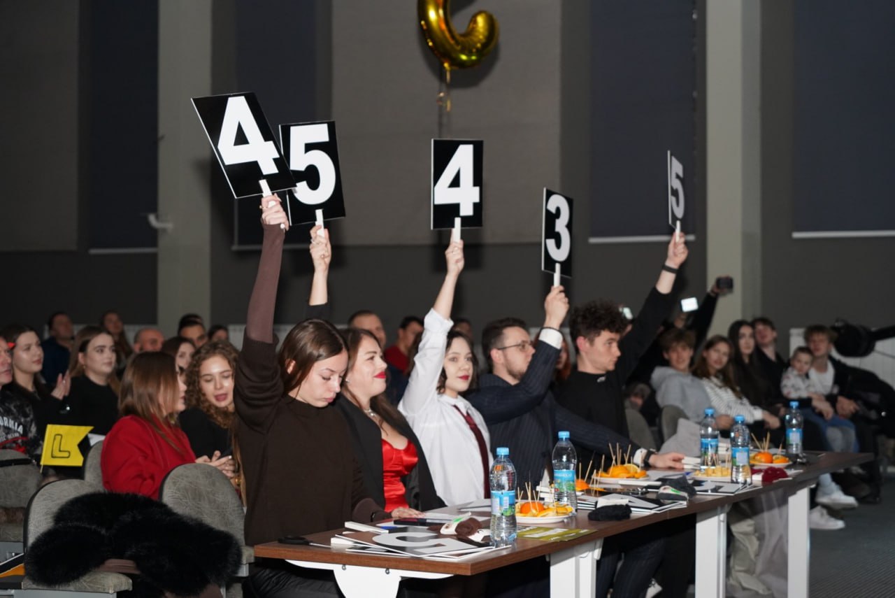 В Мелитополе определили победителя третьего сезона Запорожской лиги КВН В Мелитополе определили победителя третьего сезона Запорожской лиги КВН