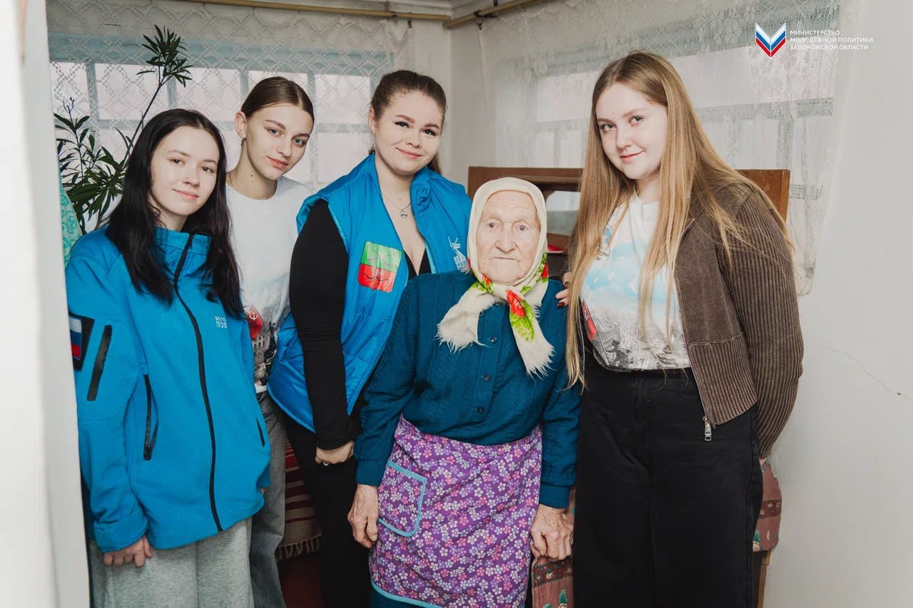 «Волонтёры Победы» поздравили ветерана с Днём рождения