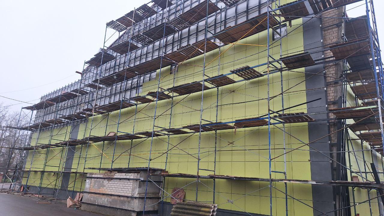 Строители из Архангельской области продолжают ремонт Дома культуры в Терпенье Строители из Архангельской области продолжают ремонт Дома культуры в Терпенье