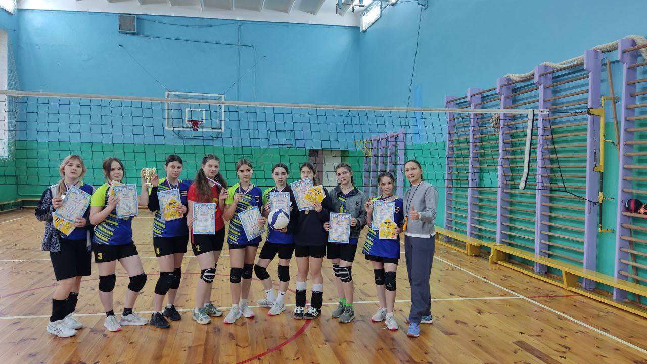 В Днепрорудненском индустриальном колледже прошло соревнование по волейболу