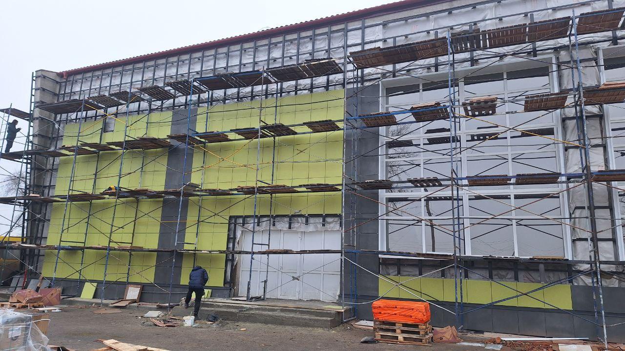 Строители из Архангельской области продолжают ремонт Дома культуры в Терпенье Строители из Архангельской области продолжают ремонт Дома культуры в Терпенье