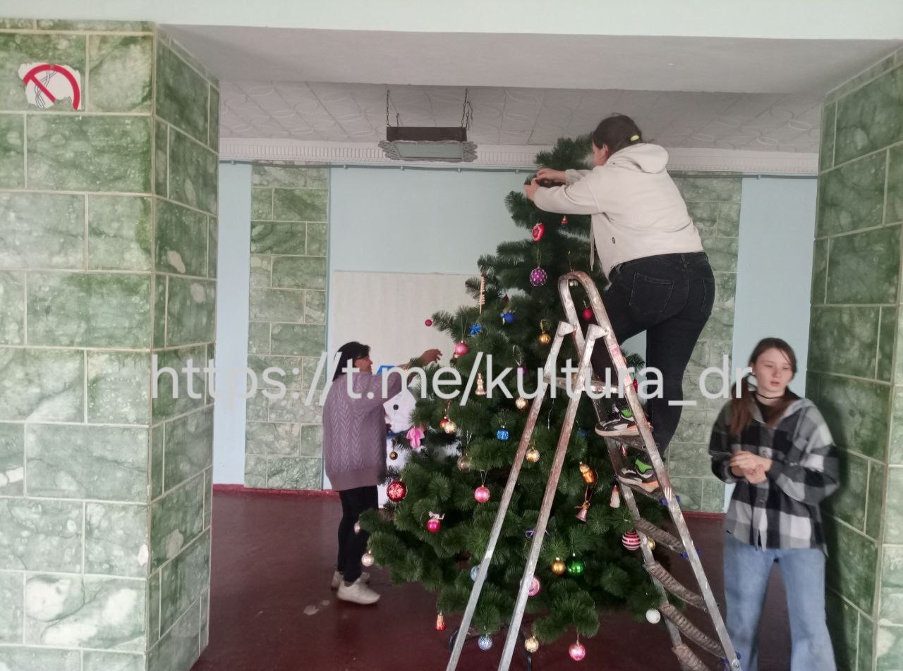 В Малобелозерском СК продолжается подготовка к Новогодним праздникам! В Малобелозерском СК продолжается подготовка к Новогодним праздникам!
