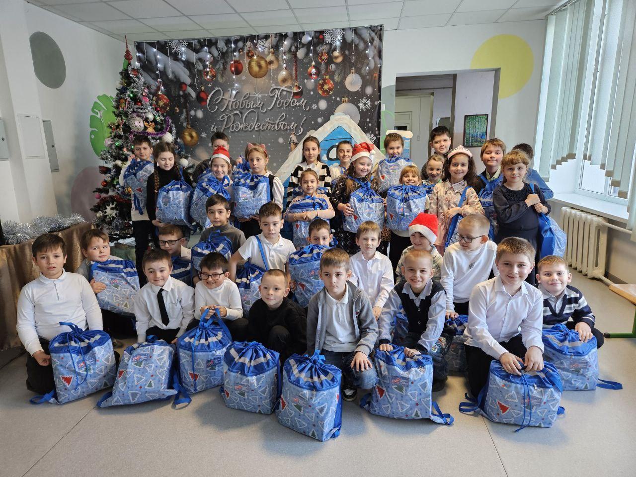 Здравствуй, праздник Новый год! Здравствуй, праздник Новый год!