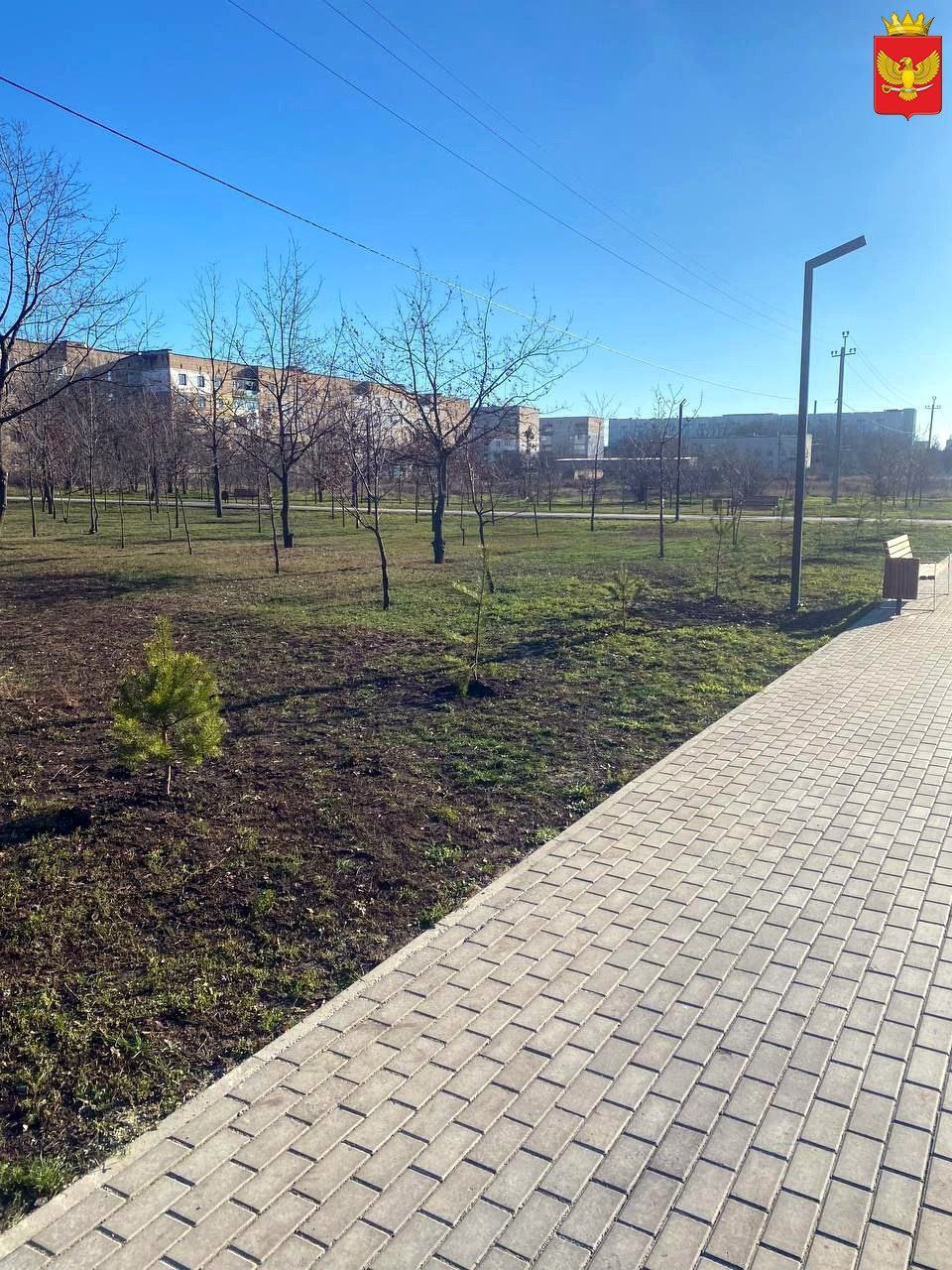 Высадку саженцев деревьев в парке "Юбилейный" произвели на прошлой неделе работники МБУ "Парки и скверы" Высадку саженцев деревьев в парке "Юбилейный" произвели на прошлой неделе работники МБУ "Парки и скверы"