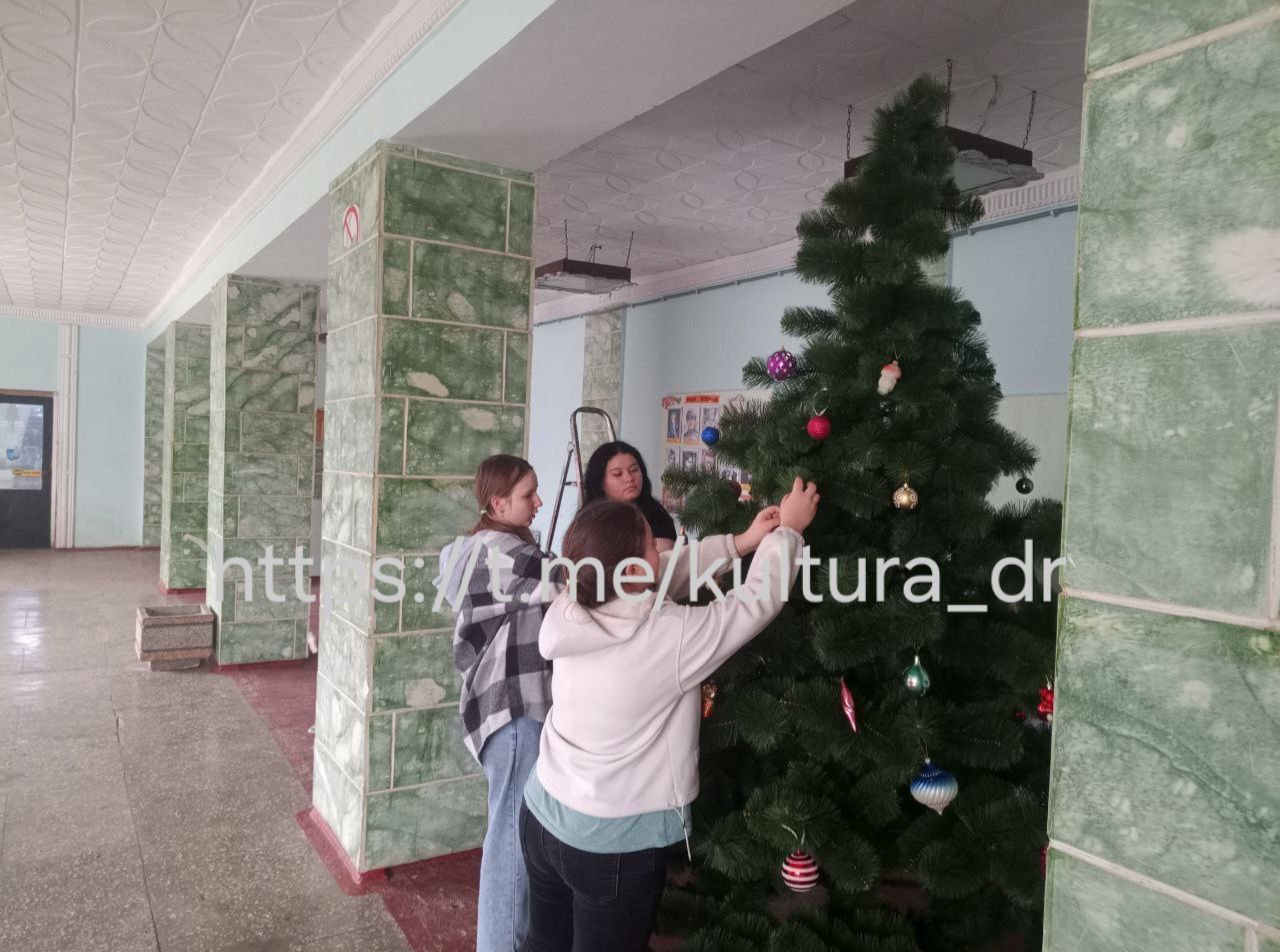 В Малобелозерском СК продолжается подготовка к Новогодним праздникам! В Малобелозерском СК продолжается подготовка к Новогодним праздникам!
