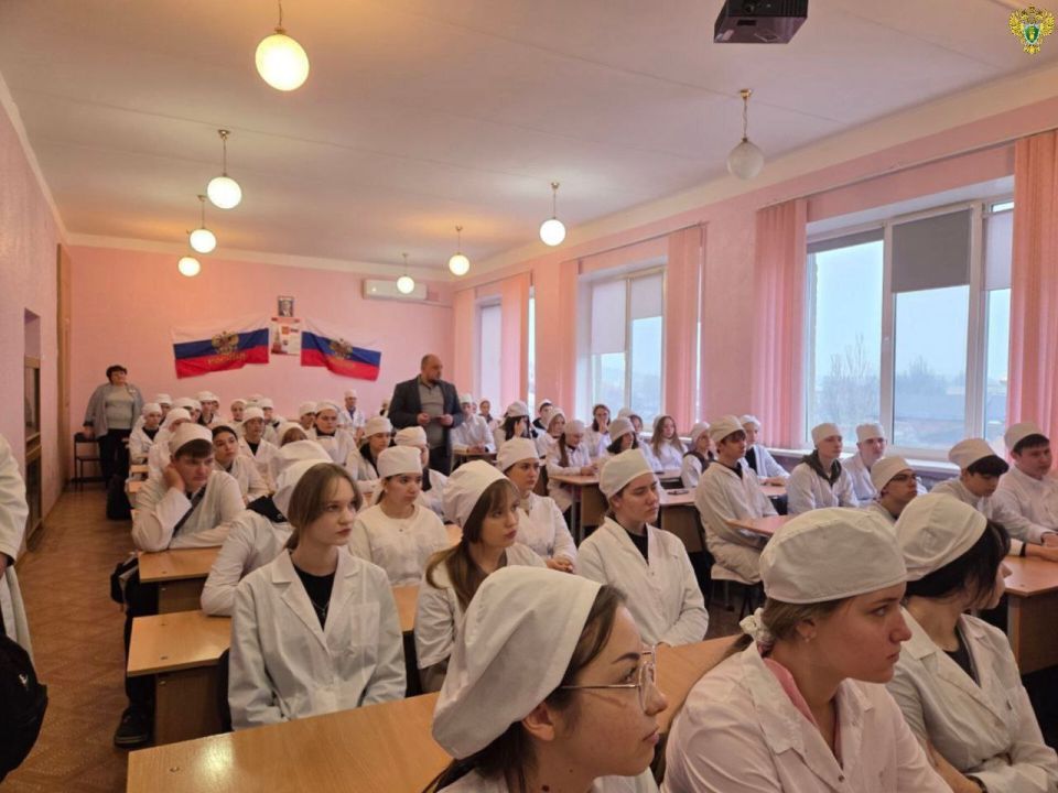 В рамках мероприятий, посвященных Международному дню борьбы с коррупцией, городская прокуратура провела просветительские мероприятия в образовательных учреждениях Бердянска В рамках мероприятий, посвященных Международному дню борьбы с коррупцией, городская прокуратура провела просветительские мероприятия в образовательных учреждениях Бердянска