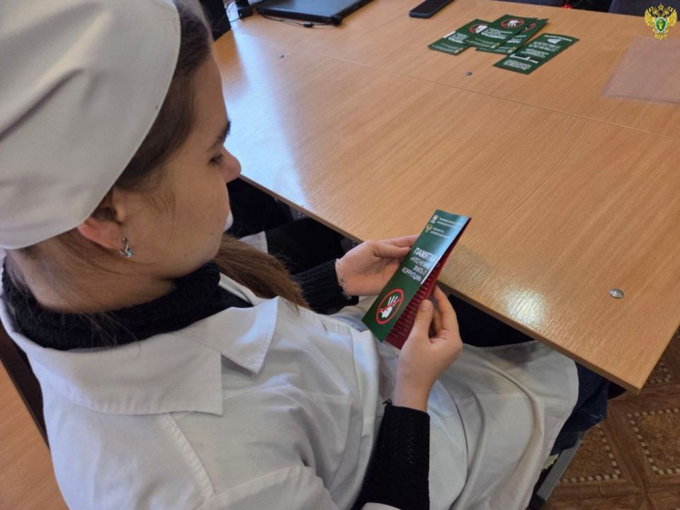 В рамках мероприятий, посвященных Международному дню борьбы с коррупцией, городская прокуратура провела просветительские мероприятия в образовательных учреждениях Бердянска В рамках мероприятий, посвященных Международному дню борьбы с коррупцией, городская прокуратура провела просветительские мероприятия в образовательных учреждениях Бердянска