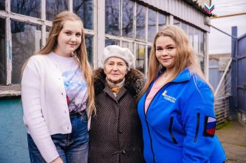 Поздравление ветеранов с наступающими новогодними праздниками!