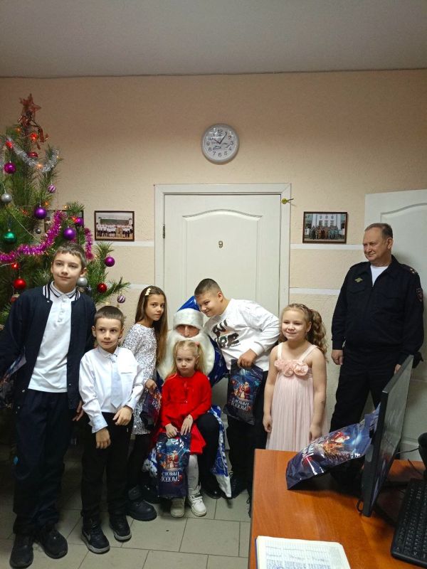 Подарки от коллег передали детям сотрудников Запорожского ЛО МВД России на транспорте Подарки от коллег передали детям сотрудников Запорожского ЛО МВД России на транспорте