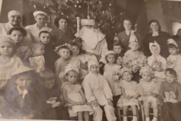 С удовольствием делимся с вами колоритными фото из села Давыдовка! Обратите внимание на костюмы, в каждом селе - разные персонажи