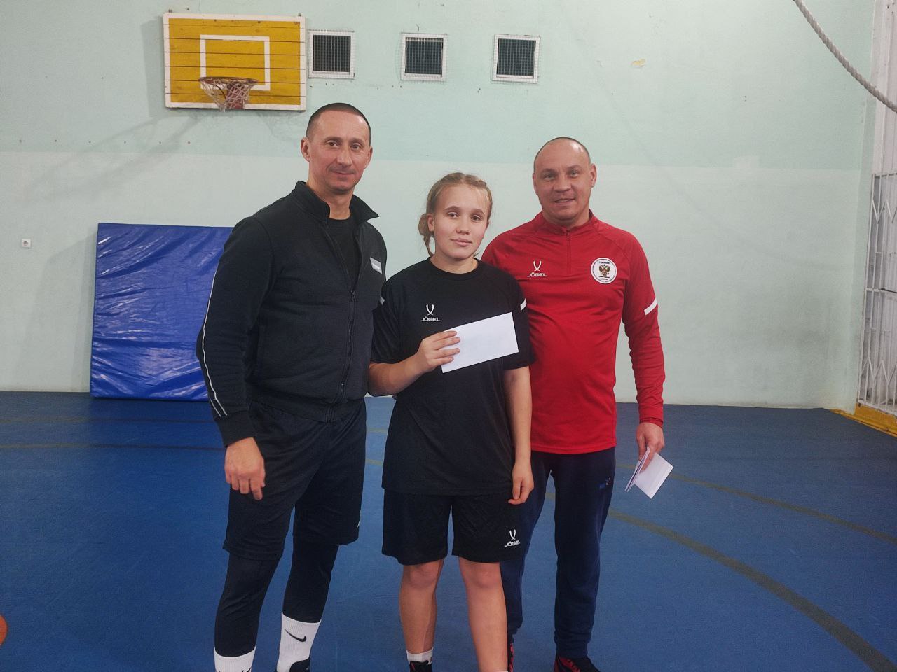 В Спортивной школе г.Токмак состоялось торжественное награждение спортсменов, показавших отличные результаты на чемпионате Запорожской области по вольной борьбе В Спортивной школе г.Токмак состоялось торжественное награждение спортсменов, показавших отличные результаты на чемпионате Запорожской области по вольной борьбе