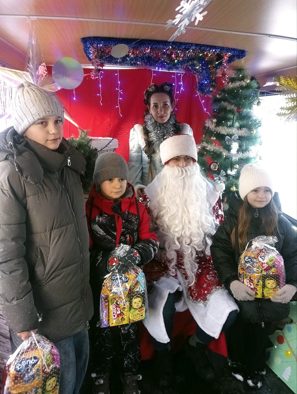 Морозобус завершил свой праздничный маршрут в Михайловке