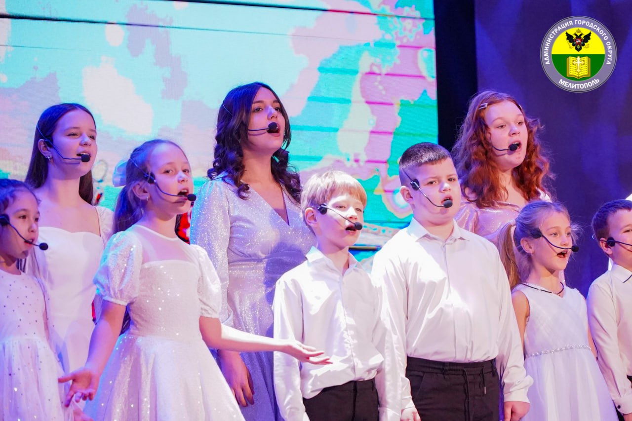 «Новогодний микс». В преддверии Нового года Дворец культуры Железнодорожников собрал полный зал зрителей на яркую концертную программу «Новогодний микс». Яркие номера, волшебные декорации и любимые герои праздника создали... «Новогодний микс». В преддверии Нового года Дворец культуры Железнодорожников собрал полный зал зрителей на яркую концертную программу «Новогодний микс». Яркие номера, волшебные декорации и любимые герои праздника создали...