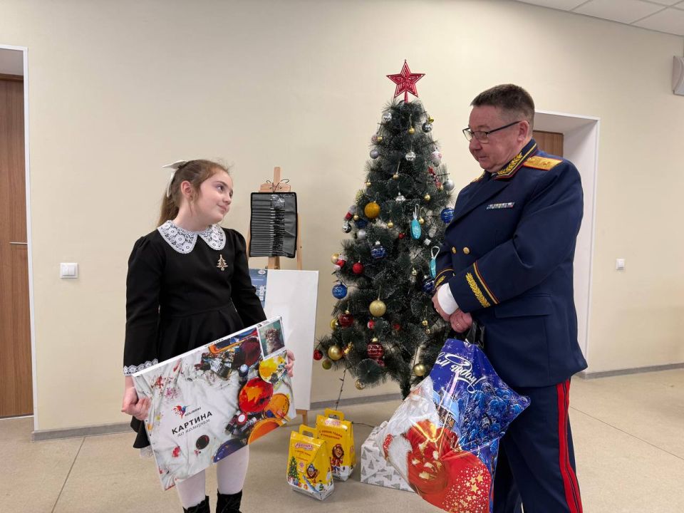 Руководитель следственного управления Следственного комитета Российской Федерации по Запорожской области принял участие в акции «Ёлка желаний» Руководитель следственного управления Следственного комитета Российской Федерации по Запорожской области принял участие в акции «Ёлка желаний»