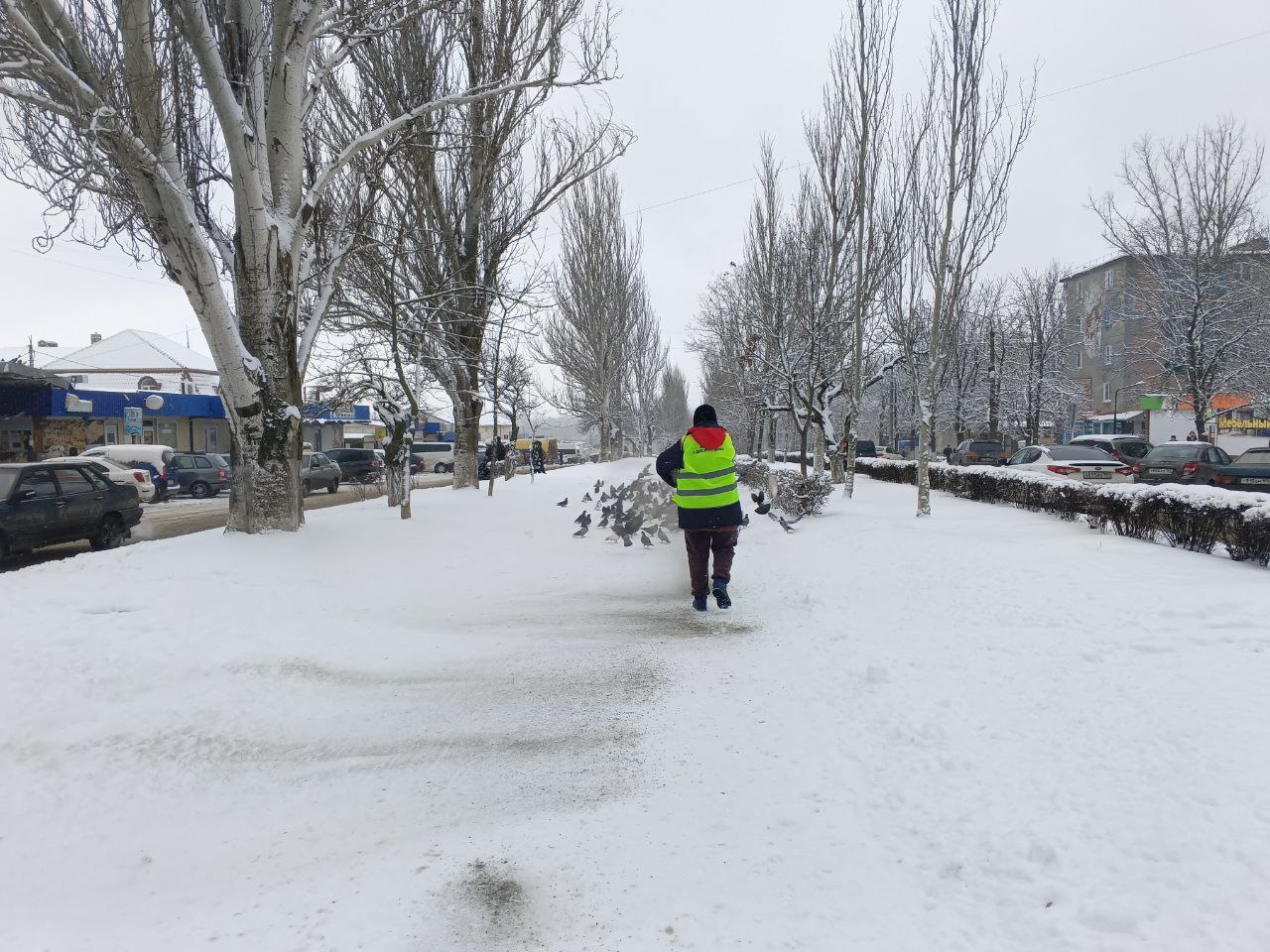 Работники МБУ «Центр городского хозяйства города Днепрорудное» ежедневно расчищают снег