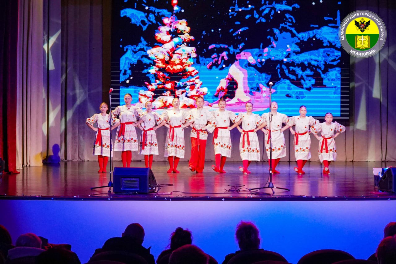 «Новогодний микс». В преддверии Нового года Дворец культуры Железнодорожников собрал полный зал зрителей на яркую концертную программу «Новогодний микс». Яркие номера, волшебные декорации и любимые герои праздника создали... «Новогодний микс». В преддверии Нового года Дворец культуры Железнодорожников собрал полный зал зрителей на яркую концертную программу «Новогодний микс». Яркие номера, волшебные декорации и любимые герои праздника создали...
