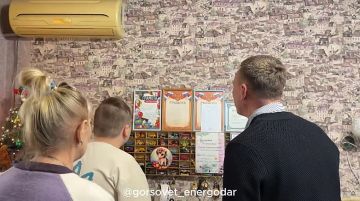 Елка желаний: депутаты горсовета продолжают исполнять желания энергодарцев