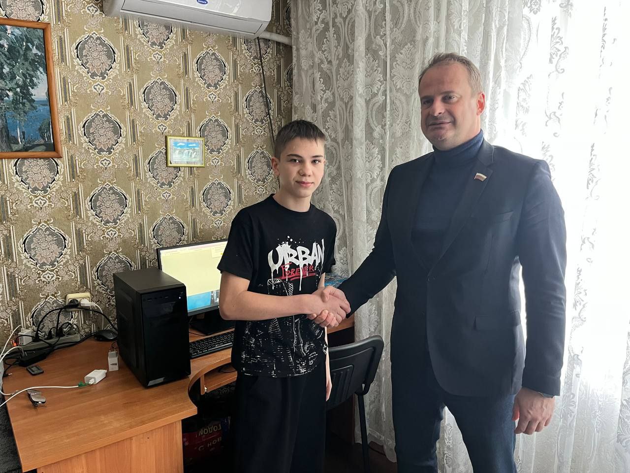 Михаил Попов: Исполнил еще одну мечту с "Елки Желаний" - посетил замечательную семью в Энергодаре Михаил Попов: Исполнил еще одну мечту с "Елки Желаний" - посетил замечательную семью в Энергодаре