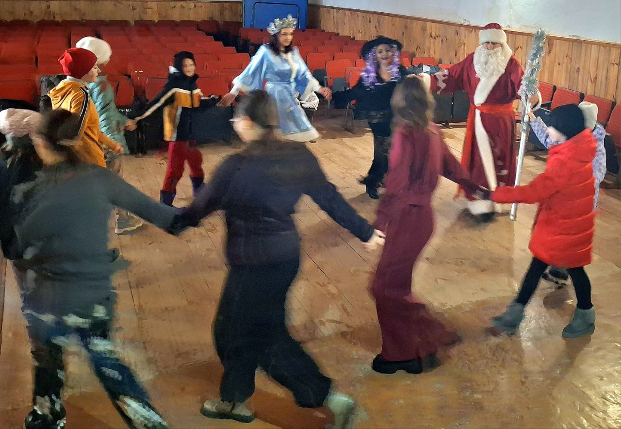 27 декабря в Новоконстантиновском сельском Доме культуры прошел новогодний утренник «Зимнее чудо» 27 декабря в Новоконстантиновском сельском Доме культуры прошел новогодний утренник «Зимнее чудо»