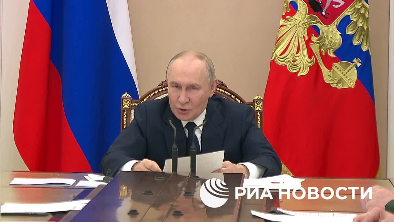 Доклад о фронтовых делах. Президент России Владимир Путин провел в Кремле очередное совещание по ситуации в зоне СВО, заслушав доклады начальника Генерального штаба и командующих группировками