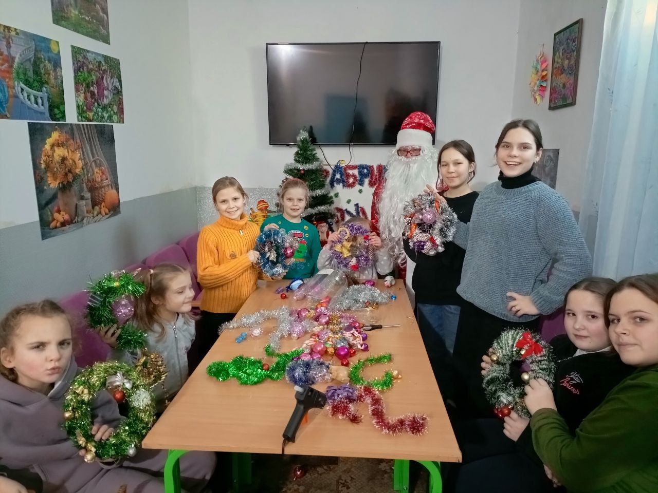 В Доме культуры села Проминь прошла волшебная встреча с Дедом Морозом!