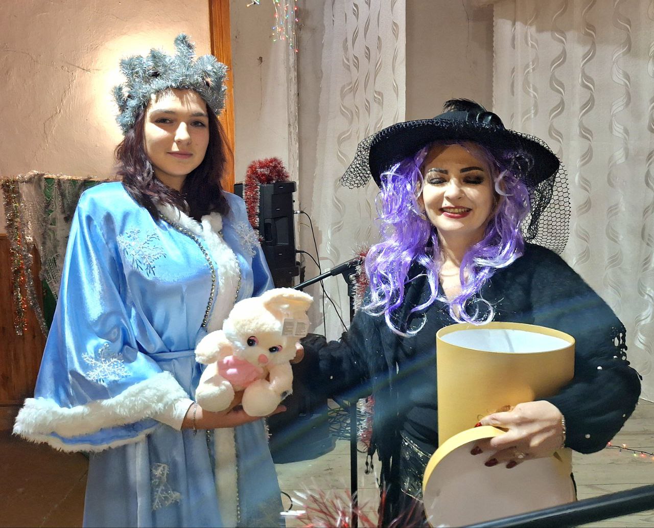 27 декабря в Новоконстантиновском сельском Доме культуры прошел новогодний утренник «Зимнее чудо» 27 декабря в Новоконстантиновском сельском Доме культуры прошел новогодний утренник «Зимнее чудо»