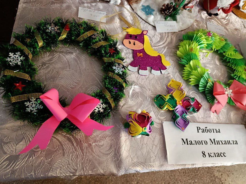 В Шелюговской библиотеке открылась выставка детских новогодних работ «Скоро, скоро Новый год» В Шелюговской библиотеке открылась выставка детских новогодних работ «Скоро, скоро Новый год»