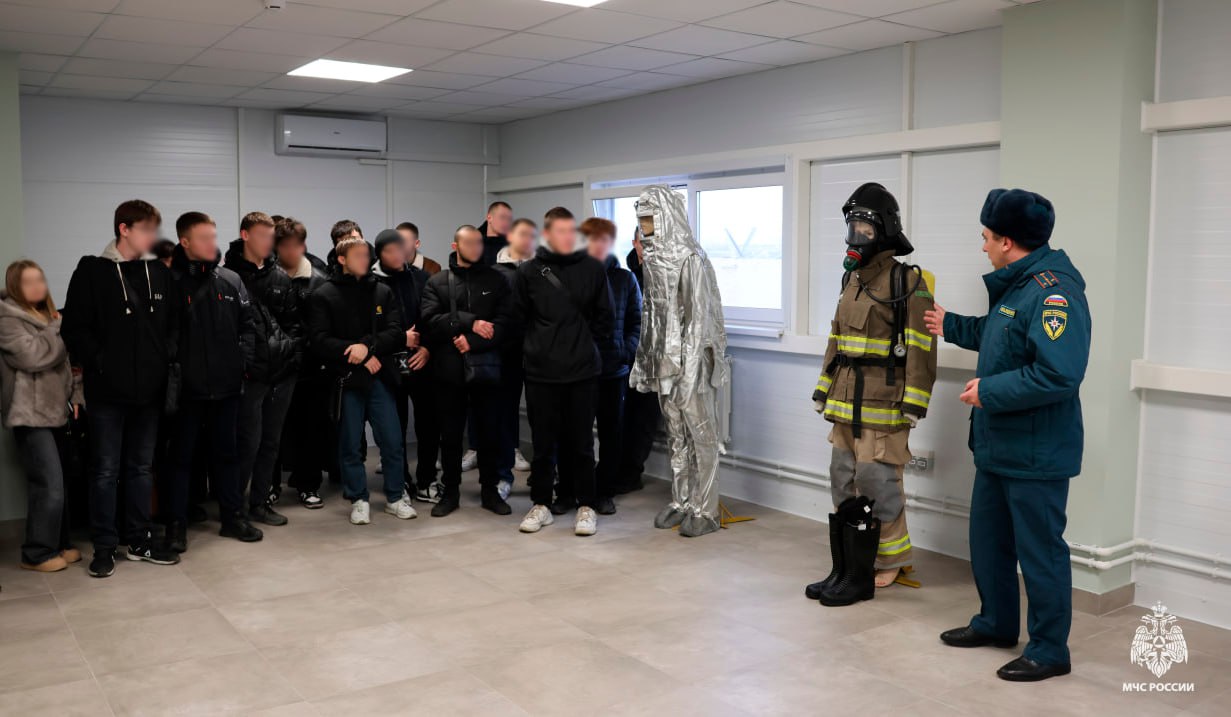 В преддверии Дня Спасателя Российской Федерации в Мелитополе сотрудники МЧС России провели увлекательную экскурсию для будущих специалистов В преддверии Дня Спасателя Российской Федерации в Мелитополе сотрудники МЧС России провели увлекательную экскурсию для будущих специалистов