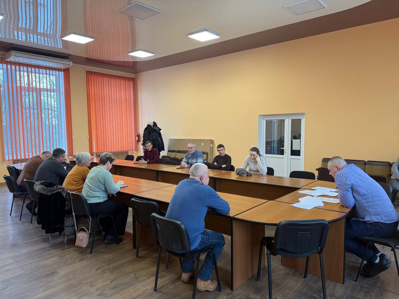 29 декабря в малом зале администрации Приморского муниципалитета состоялось последнее в уходящем году заседание Приморского окружного Совета депутатов, которое провел его председатель Никита Комелов