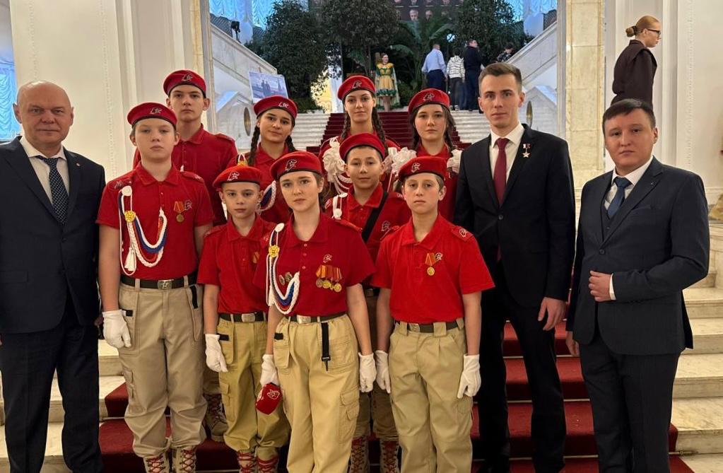 Евгений Балицкий: Юнармейцы Запорожской области приняли участие во Всероссийской юнармейской елке, на которую съехались более 1000 юнармейцев со всей страны, а также представители других общественных организаций Евгений Балицкий: Юнармейцы Запорожской области приняли участие во Всероссийской юнармейской елке, на которую съехались более 1000 юнармейцев со всей страны, а также представители других общественных организаций