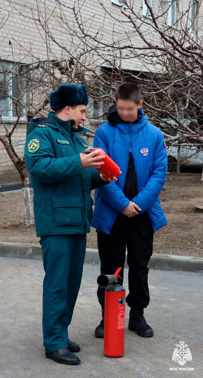 В преддверии Дня Спасателя Российской Федерации в Мелитополе сотрудники МЧС России провели увлекательную экскурсию для будущих специалистов В преддверии Дня Спасателя Российской Федерации в Мелитополе сотрудники МЧС России провели увлекательную экскурсию для будущих специалистов