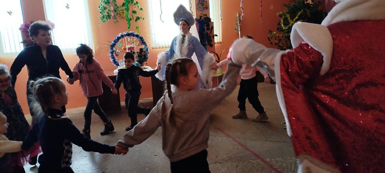 В преддверии Нового года для маленьких жителей с.Новогоровка в сельском доме культуры прошёл утренник «Поверьте в чудо, и сказка оживёт» В преддверии Нового года для маленьких жителей с.Новогоровка в сельском доме культуры прошёл утренник «Поверьте в чудо, и сказка оживёт»