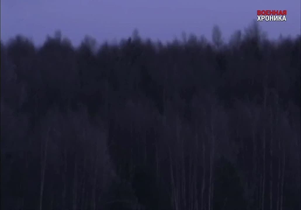 Российский боевой лазерный комплекс, спроектированный компанией Laserbuzz (ООО «НПП «Лазербазз») в рамках программы «Посох», впервые уничтожил FPV-дрон на удалении 1 км, побив свой предыдущий рекорд в 700 м