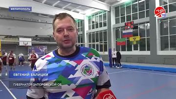 Губернатор Запорожской области сыграл в волейбол на предновогоднем турнире