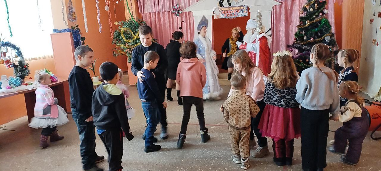 В преддверии Нового года для маленьких жителей с.Новогоровка в сельском доме культуры прошёл утренник «Поверьте в чудо, и сказка оживёт» В преддверии Нового года для маленьких жителей с.Новогоровка в сельском доме культуры прошёл утренник «Поверьте в чудо, и сказка оживёт»