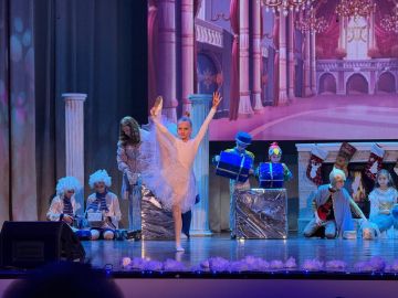 Вот и завершился праздничный показ сказки "История новогодних игрушек"!