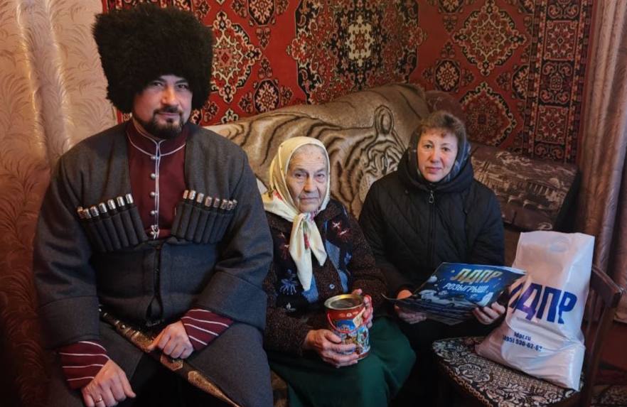 В Запорожской области активисты ЛДПР продолжают раздачу партийной газеты и рассказывают жителям о праздничном розыгрыше призов В Запорожской области активисты ЛДПР продолжают раздачу партийной газеты и рассказывают жителям о праздничном розыгрыше призов