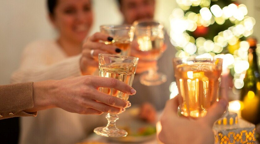 Президент Лиги здоровья нации порекомендовал пить сухое вино за новогодним столом