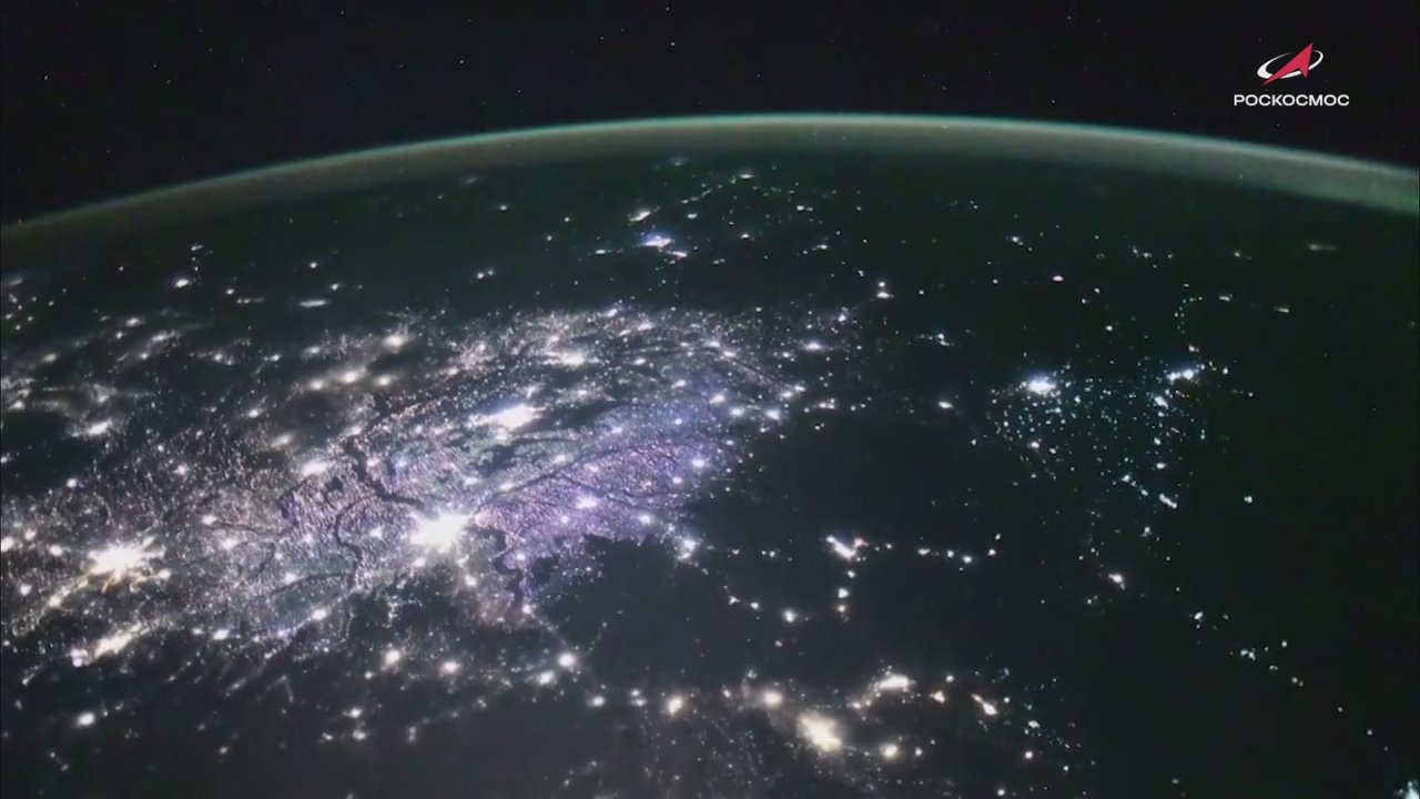 Космонавты на МКС поздравили россиян с наступающим Новым годом