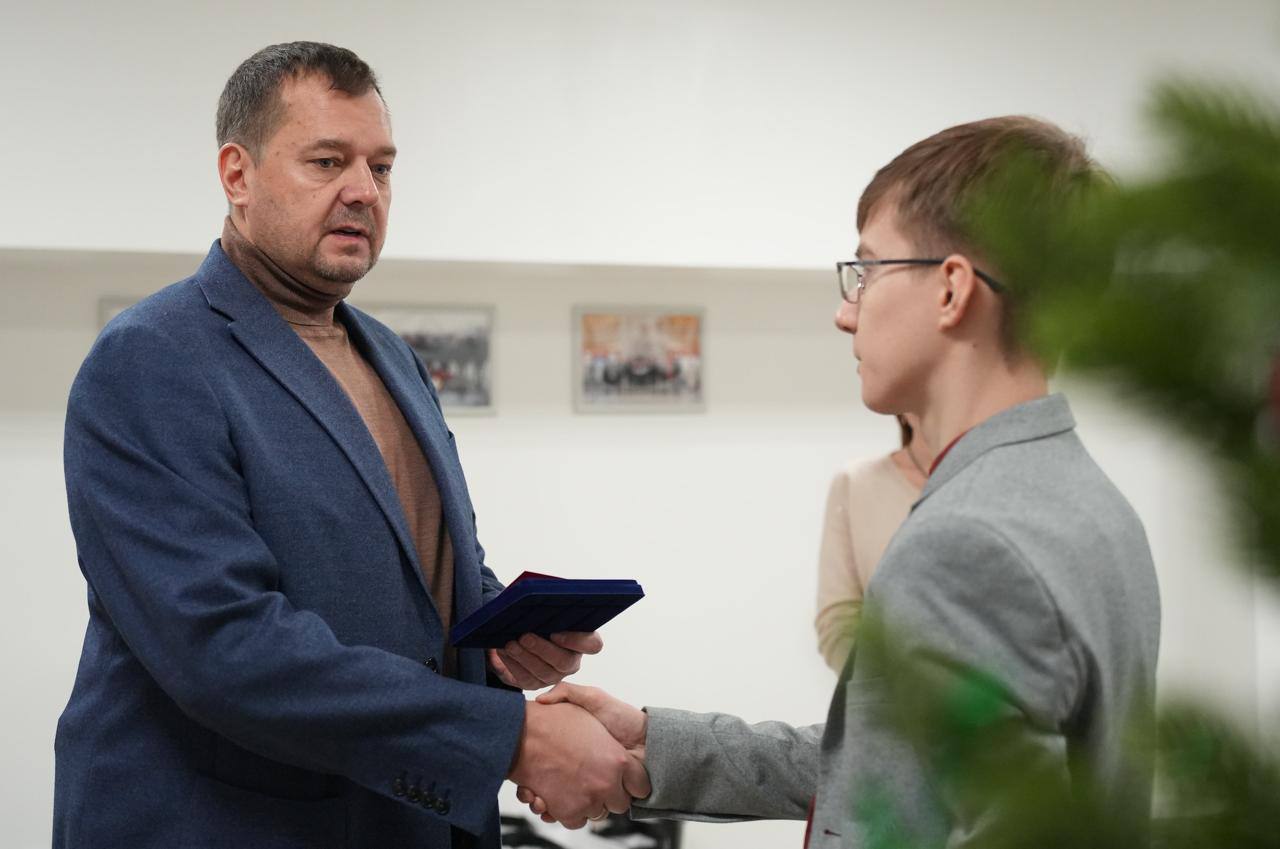 Евгений Балицкий: В рамках Всероссийского гражданско-патриотического проекта «Дети-герои» вручил памятную медаль Совета Федерации Федерального собрания РФ «За проявленное мужество» Даниилу Шолохову, который летом этого года...