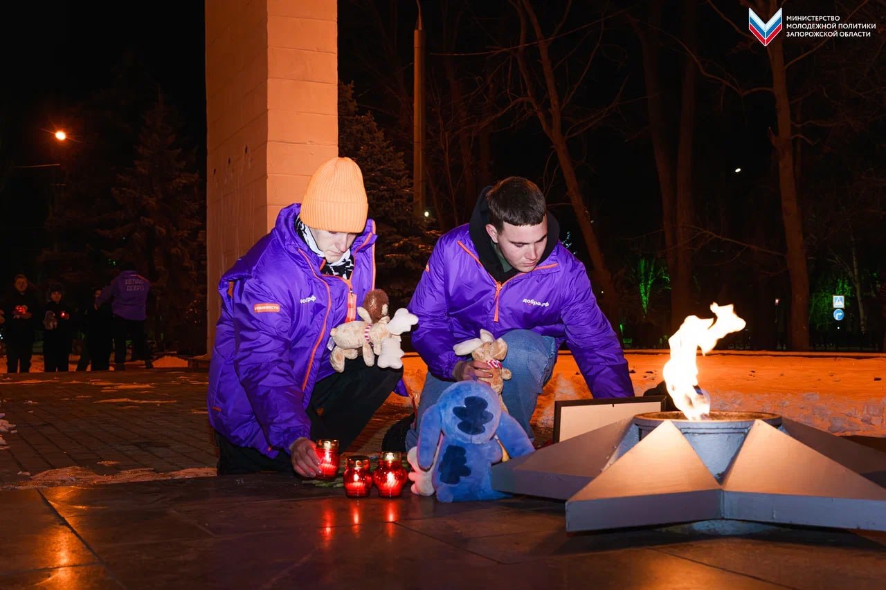 Молодёжь Запорожской области почтила память жертв трагедии в Хорлах в Херсонской области Молодёжь Запорожской области почтила память жертв трагедии в Хорлах в Херсонской области