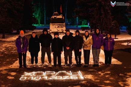 Активисты Запорожской области зажгли свечи в память о жертвах трагедии в Хорлах Херсонской области