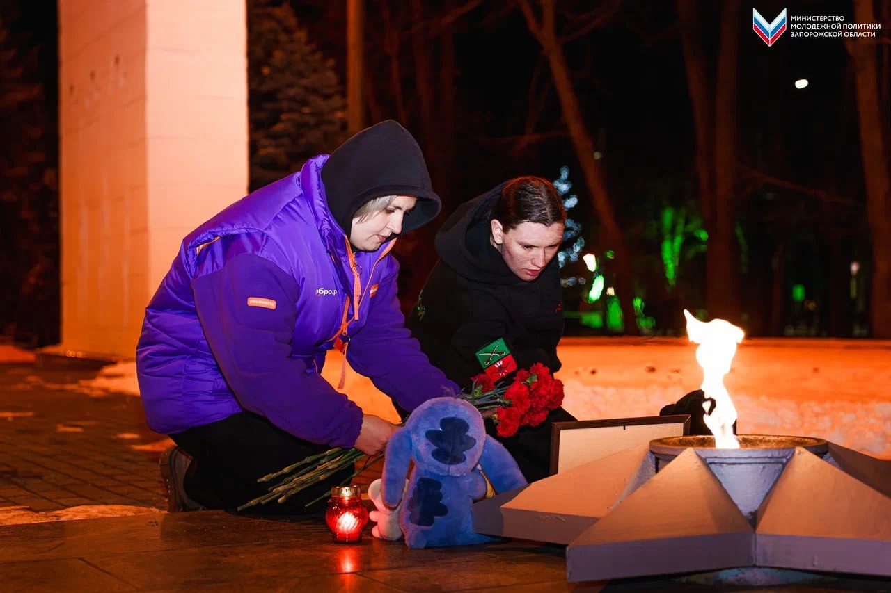 Молодёжь Запорожской области почтила память жертв трагедии в Хорлах в Херсонской области Молодёжь Запорожской области почтила память жертв трагедии в Хорлах в Херсонской области