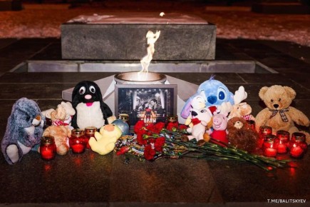 Жители и волонтеры Запорожской области провели акцию памяти жертв удара по селу Хорлы Херсонской области, сообщил губернатор Евгений Балицкий