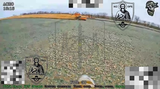 Точно в цель. Операторы дронов 162 отдельного разведывательного батальона 7 дивизии ВДВ из состава ГрВ «Днепр» уничтожили строительную технику врага, который начал оборудовать оборонительные позиции на подступах к г....